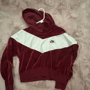 nike plush cropped hoodie